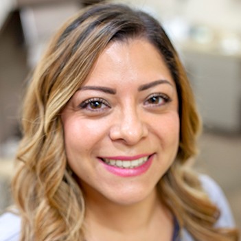 Registered dental assistant Lorena